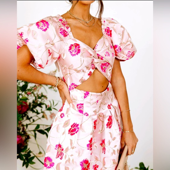 Vici Dresses & Skirts - NWT Vici Floral Puff Sleeve Marie Anne Cutout Mini Dress |Size Large